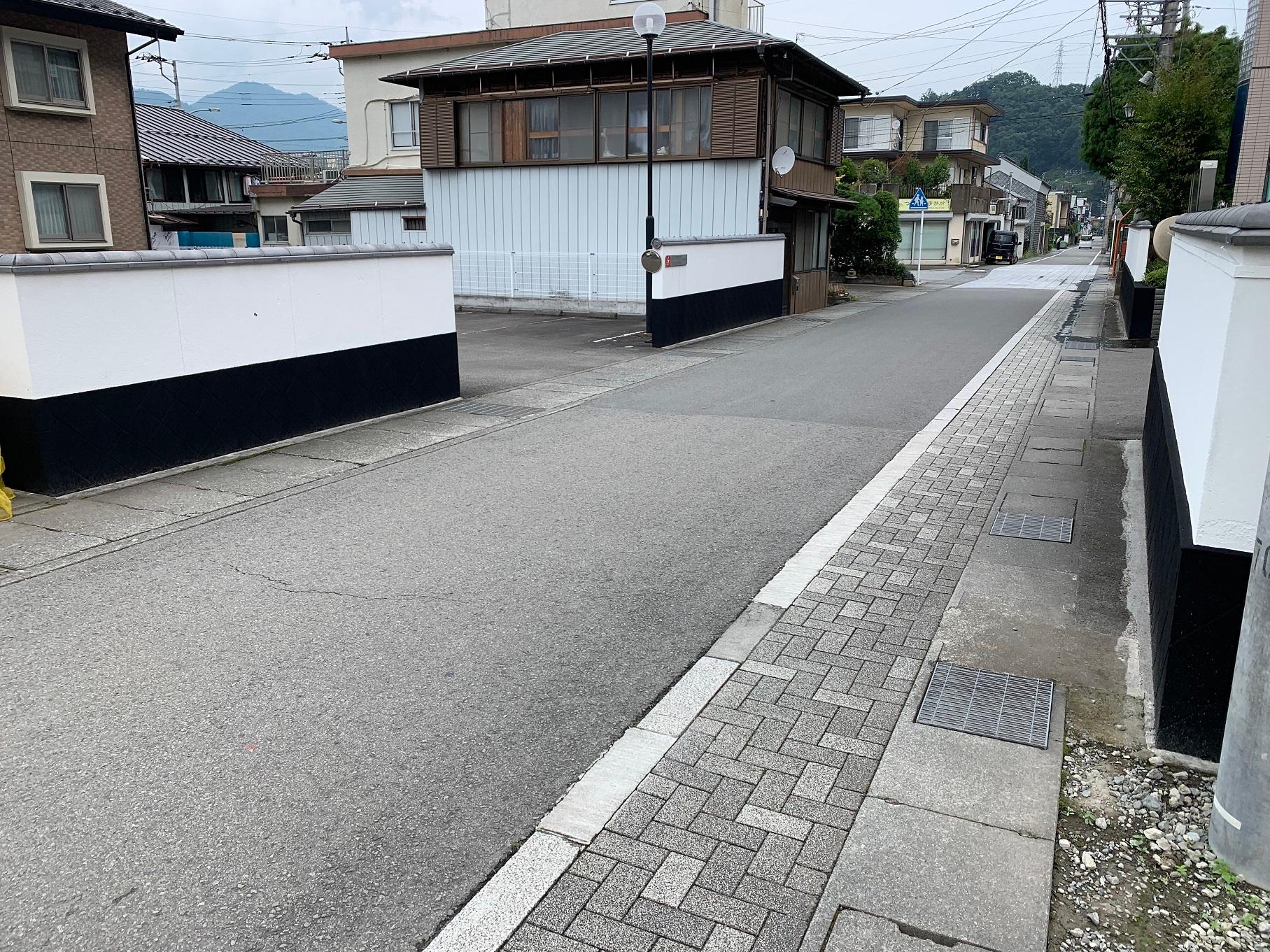 商工会館、山日新聞都留支局