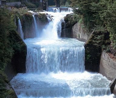 橋から見る田原の滝
