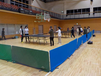 卓球の競技風景の写真