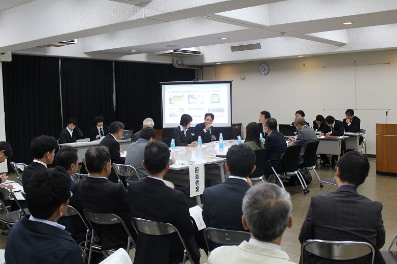 事業評価・提案会の様子の写真1