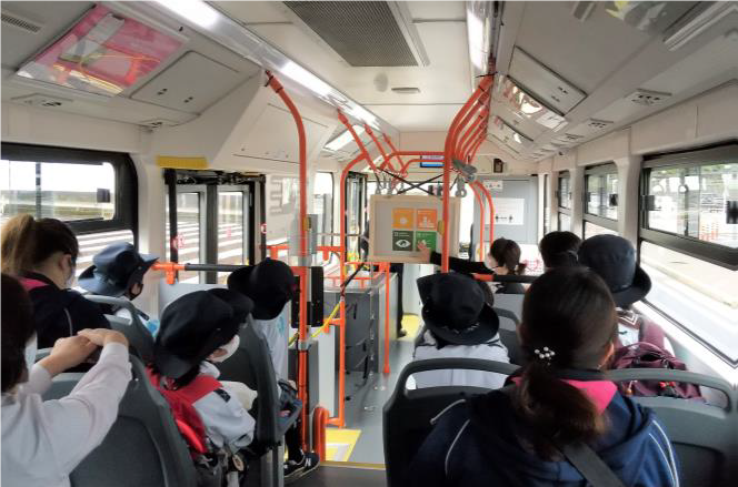 電気バス車内