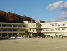 谷村第一小学校の外観の写真