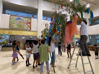 禾生第二小みんなで七夕飾り