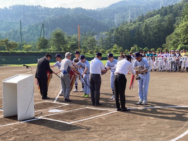 第94回都留市町別野球大会開会式優勝旗・杯返還