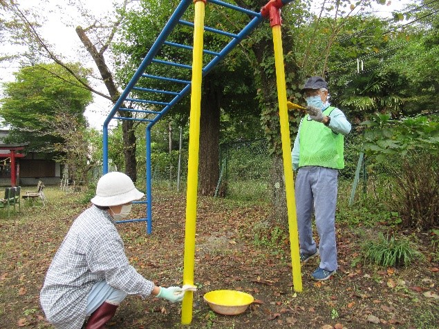 遊具の塗装1